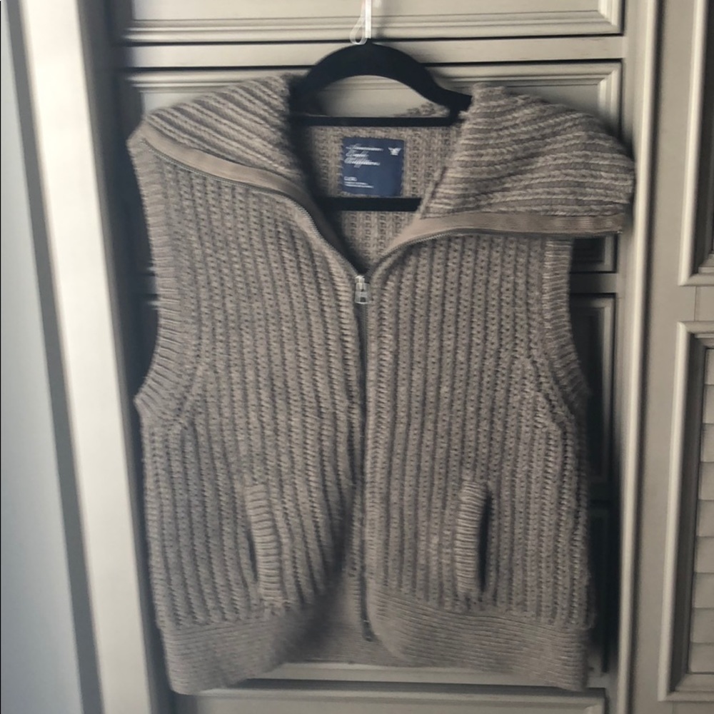 American Eagle taupe wool vest size large